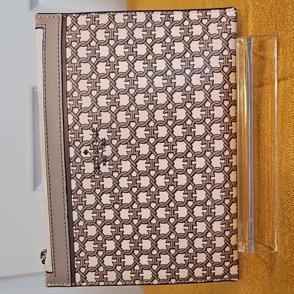 kate spade Handbags - Kate Spade Medium Zip Pouch In Spade Link